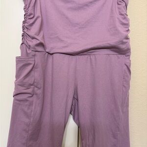EUC Lilac Ruched Maternity shorts with side pockets- size Large